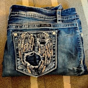 Mid-Rise Miss Me Jeans, size 33 Capris